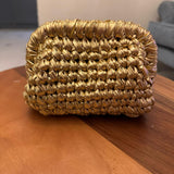 Bolso crochet dorado pequeño / Kaus Studio