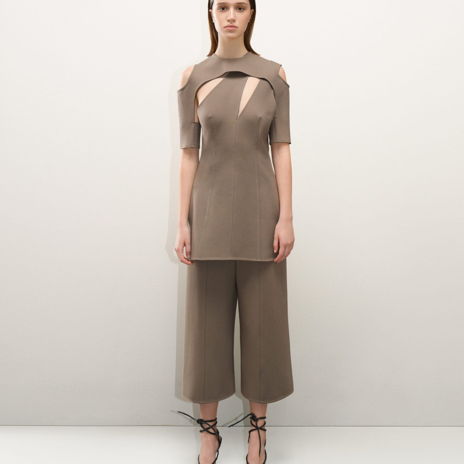 Vestido aperturas 