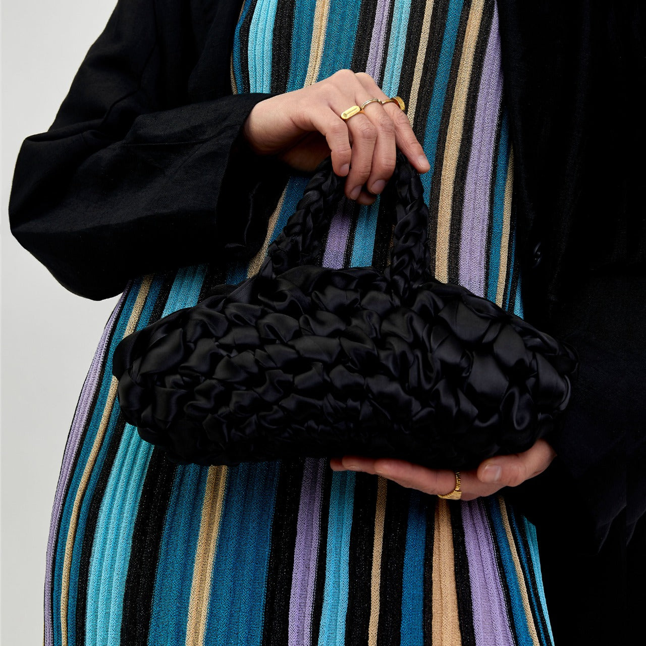 Poncho tejido para mujer mini cuadros negro - Tejidos Bela Binti